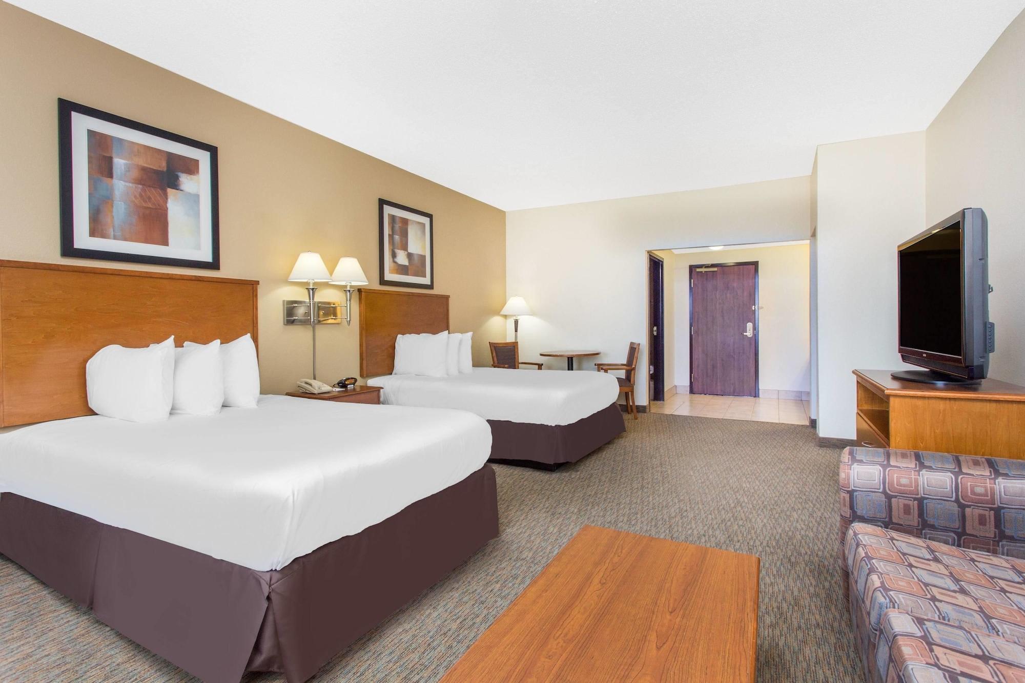 Days Inn By Wyndham Phenix City Near Fort Moore Exterior photo