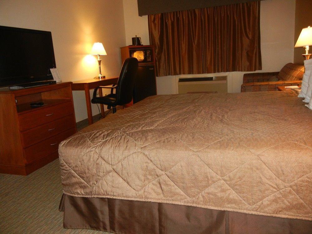 Days Inn By Wyndham Phenix City Near Fort Moore Exterior photo