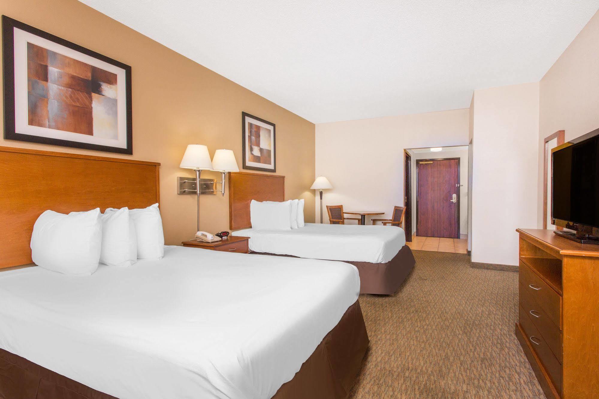 Days Inn By Wyndham Phenix City Near Fort Moore Exterior photo